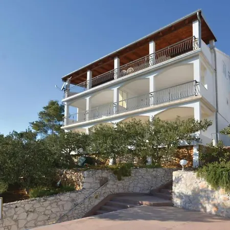 Nadi * Hvar Town