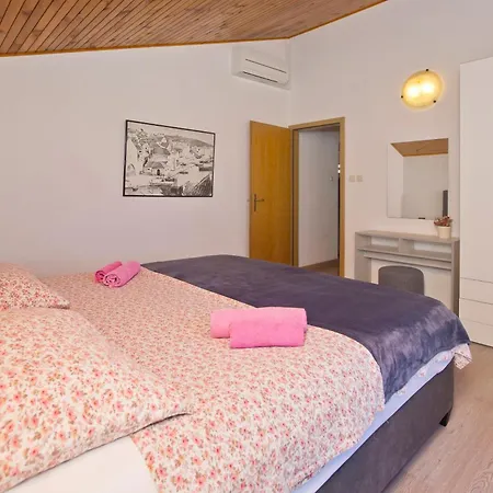 Nadi Apartment *
